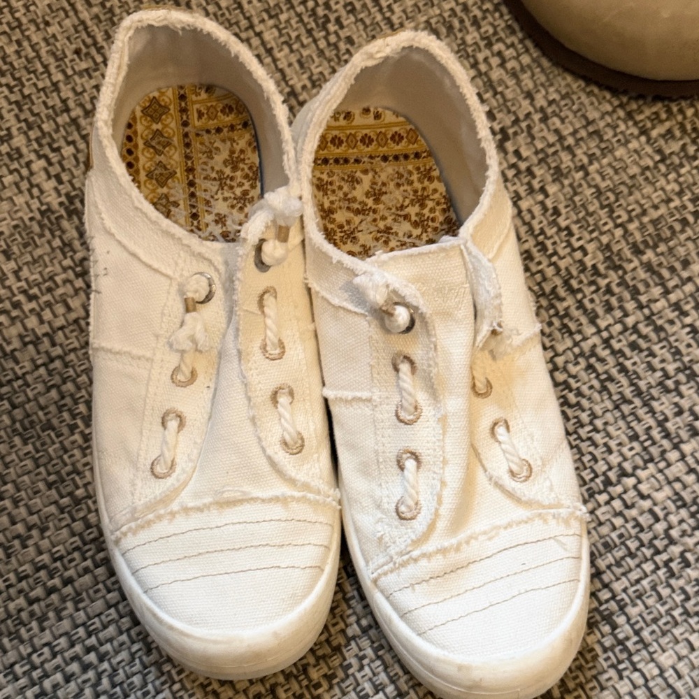 Stylish White canvas Shoes